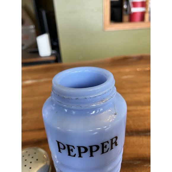 Vintage Jeannette Delphite Blue Ribbed Glass Pepper Shaker - Picture 8 of 13